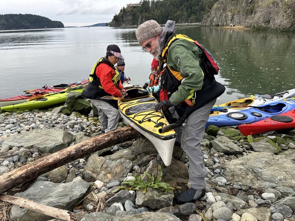 Making the short portage where the dike meets McGlinn Island