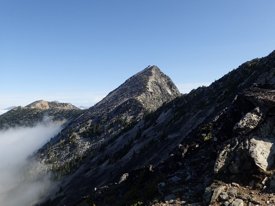 Pasayten_Peak_from_1st_saddle.JPG