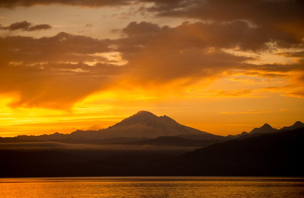 Mt. Baker at sunsrise. Photo by Sharon Evan Grainger - Photographer..jpg