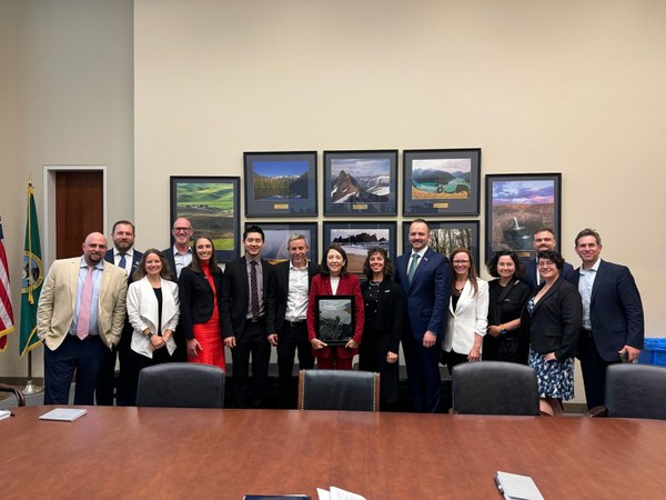 Sen. Cantwell D.C. Meeting Photo_OA Fly in.jpg